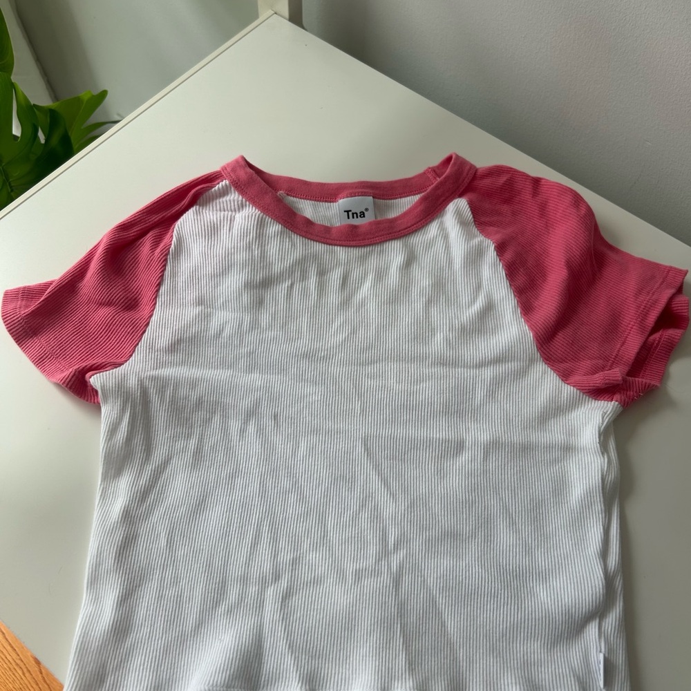 Aritzia Tna medium Pink and White Raglan Shirt crop top